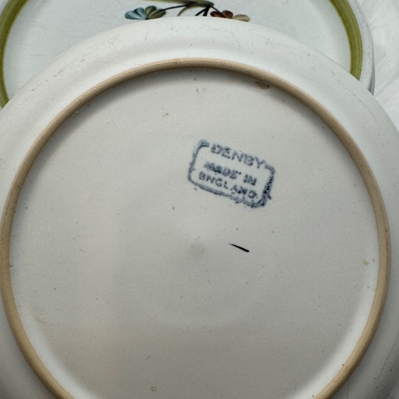 Denby England "Shamrock" pattern stoneware 6.5" side plates. Set of 7. - Picture 4 of 5